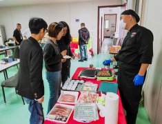 校工会组织开展M会员店美食品鉴活动
