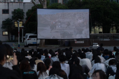 缤纷仲夏 寻梦光影——学校组织住校学生观看露天电影《万里归途》