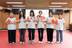 青春服务 共庆华诞——kaiyun开云网页版学生开展社区志愿服务活动