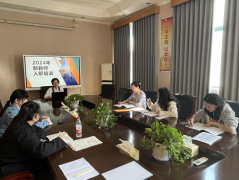 新教师培训班举行《新教师入职须知及要求》讲座